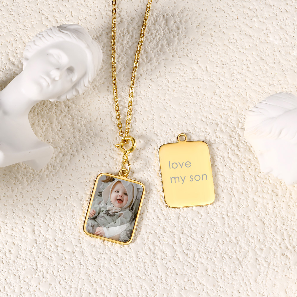 Collier pendentif drapeau lett - Women Accessories Photos avis et prix